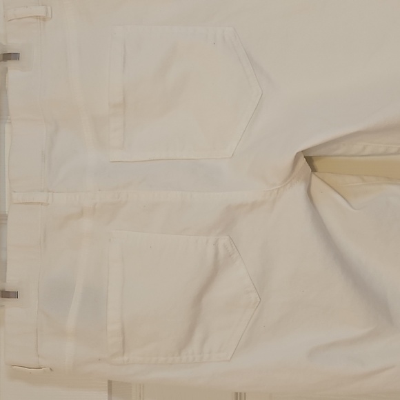 Women's White Cropped Frayed-Hem Jeans - Picture 10 of 14